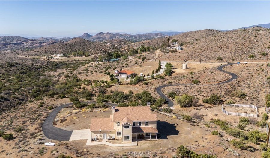 9162 Old Stage Rd, Agua Dulce, CA 91390 - 5 Beds, 4 Bath