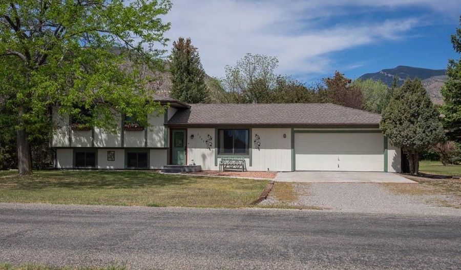 2305 Tresler Ave, Cody, WY 82414 - 4 Beds, 2 Bath