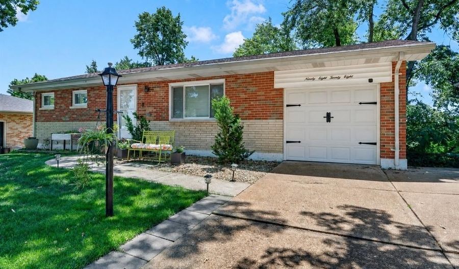 9828 Whitcomb Ln, Affton, MO 63123 - 2 Beds, 2 Bath