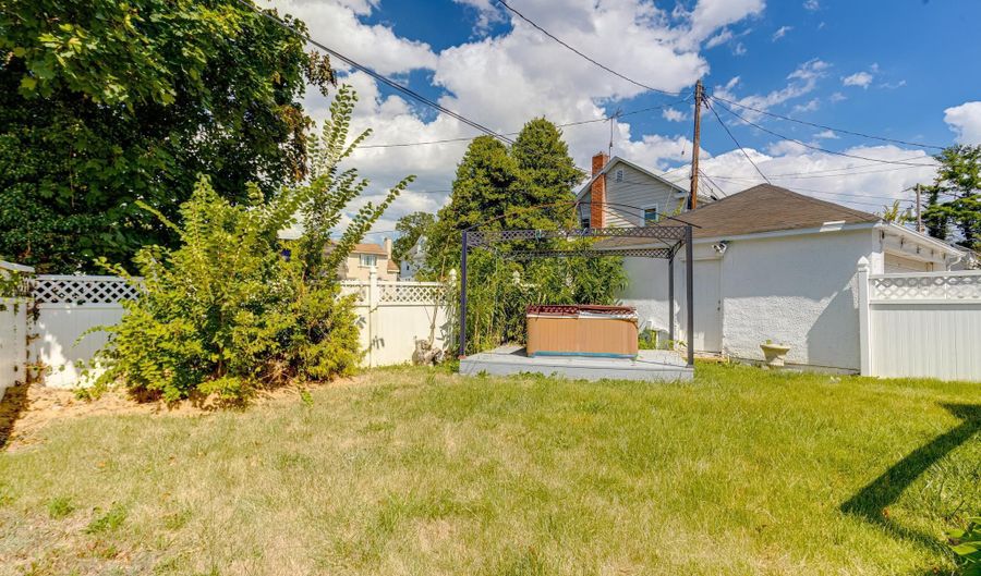 4404 CARLEVIEW Rd, Baltimore, MD 21207 - 6 Beds, 4 Bath
