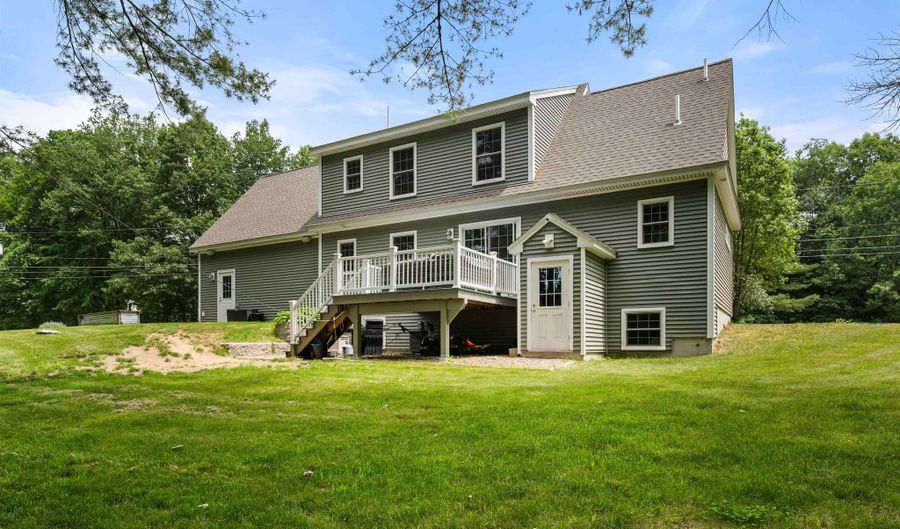 34 Crawley Falls Rd, Brentwood, NH 03833 - 3 Beds, 3 Bath