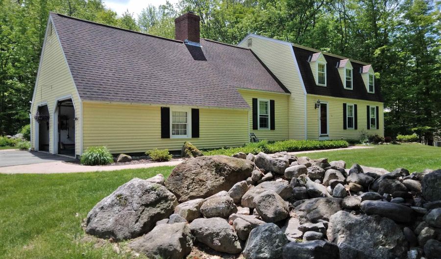 40 Lindahl Rd, Bedford, NH 03110 - 4 Beds, 3 Bath