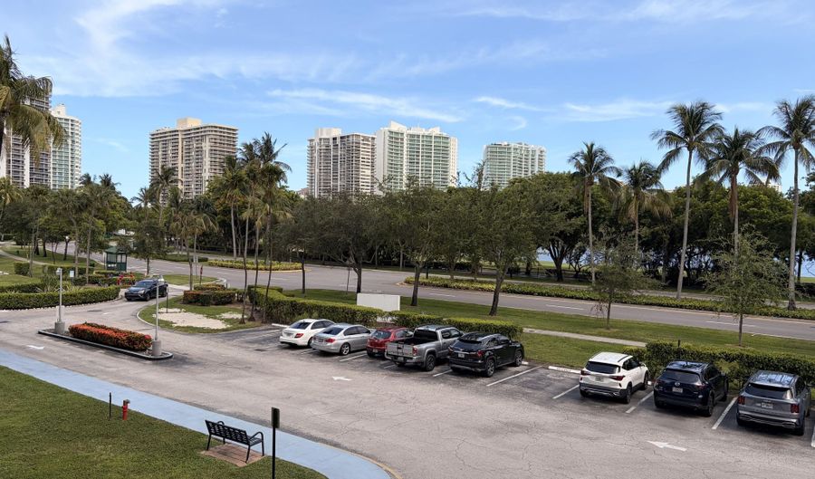 3625 N Country Club Dr 206, Aventura, FL 33180 - 2 Beds, 2 Bath