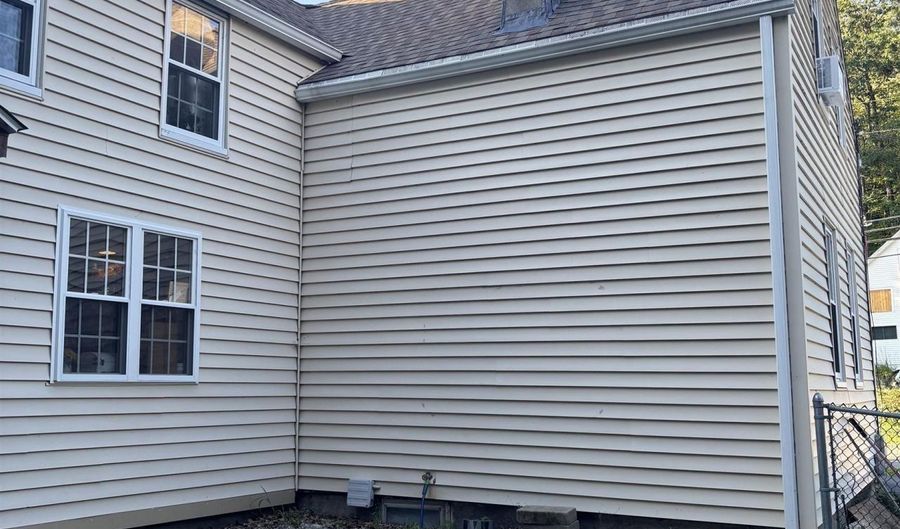 191 Main St, Alton, NH 03809 - 3 Beds, 2 Bath