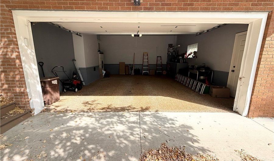 2493 Frostwood Dr, Austintown, OH 44515 - 3 Beds, 3 Bath