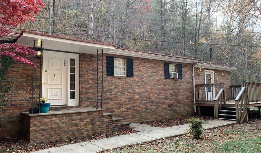 220 Mays Br, Pikeville, KY 41501 - 3 Beds, 2 Bath