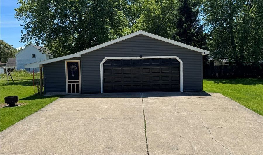 1124 E 17th St, Ashtabula, OH 44004 - 3 Beds, 2 Bath