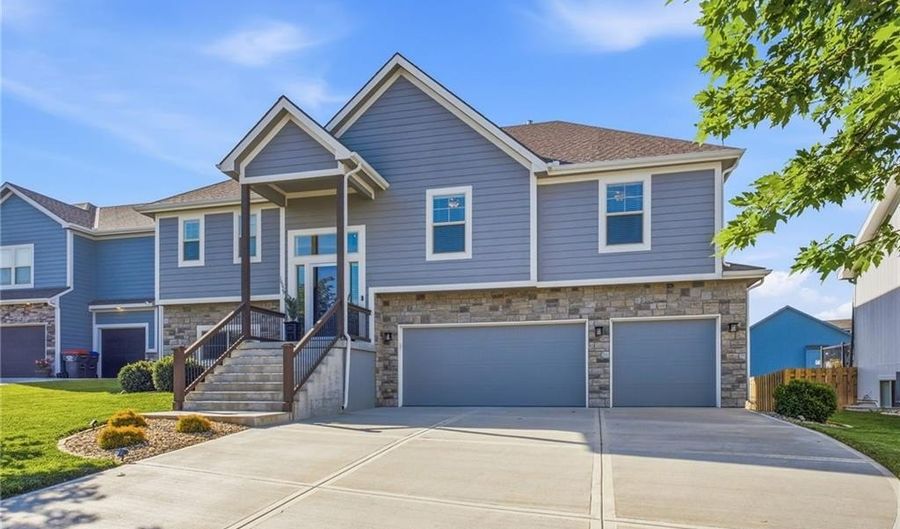 16029 Glenview St, Basehor, KS 66007 - 4 Beds, 3 Bath