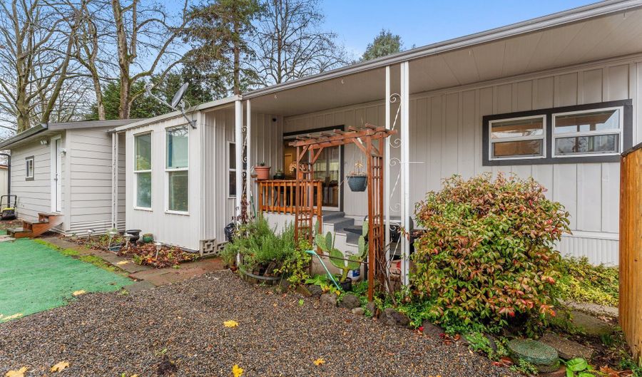 10405 SW DENNEY Rd 93, Beaverton, OR 97008 - 3 Beds, 2 Bath