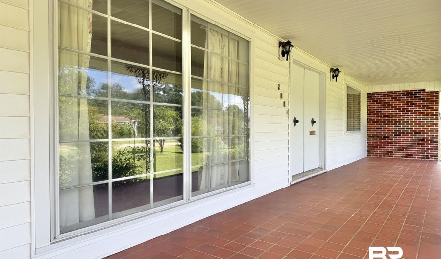 211 7th Ave, Atmore, AL 36502 - 3 Beds, 2 Bath