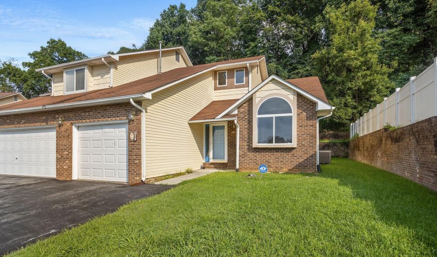 219 Buckingham Ct, Abingdon, VA 24210 - 2 Beds, 2 Bath