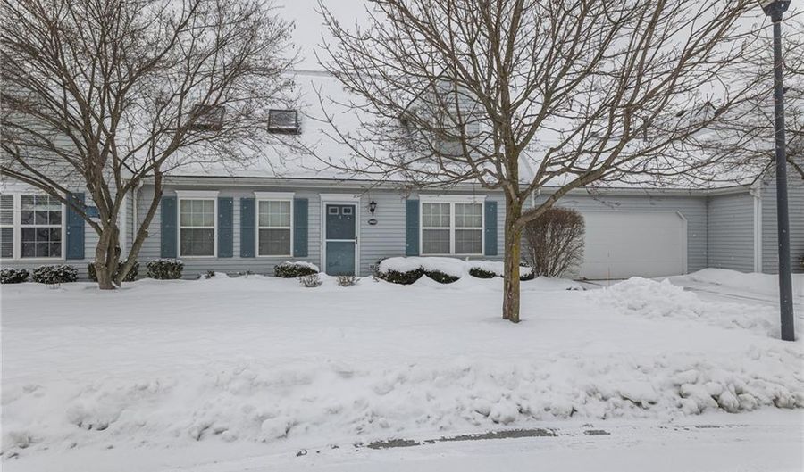 24620 Thicket Ln Unit: 27, Olmsted Falls, OH 44138 - 2 Beds, 2 Bath