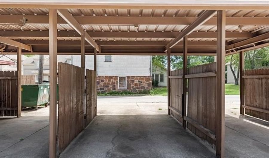 428 S Shawnee Ave, Bartlesville, OK 74003 - 2 Beds, 2 Bath