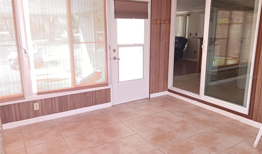 25624 MADISON St, Astatula, FL 34705 - 2 Beds, 1 Bath