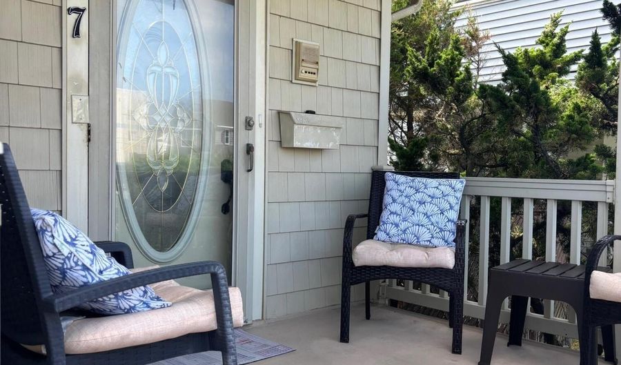 7 Lincoln Ave, Avon By The Sea, NJ 07717 - 3 Beds, 2 Bath
