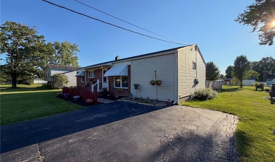 568 Purdue Ave, Austintown, OH 44515 - 2 Beds, 3 Bath