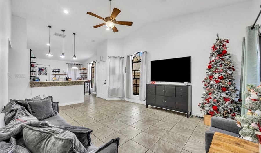 1831 SUMMIT CHASE Ave, Apopka, FL 32703 - 3 Beds, 2 Bath