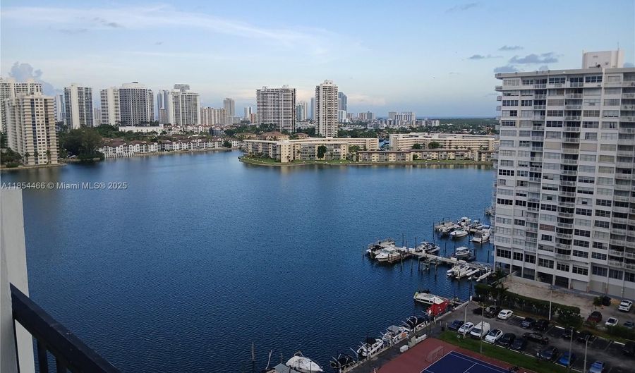 2780 NE 183rd St 1708, Aventura, FL 33160 - 1 Beds, 2 Bath