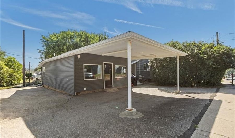 3862 Mendon Rd, Cumberland, RI 02864 - 2 Beds, 2 Bath