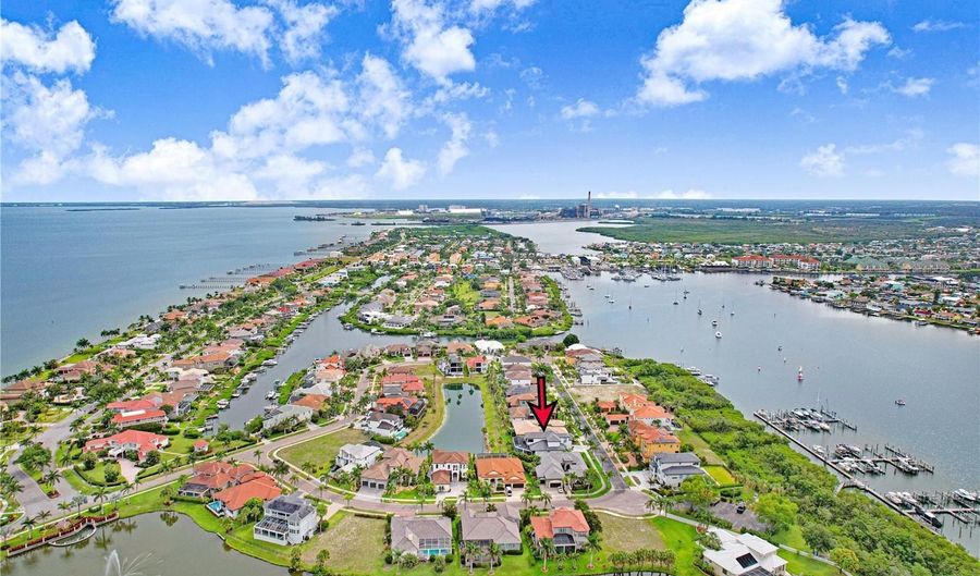 6104 LAGOMAR Ln, Apollo Beach, FL 33572 - 4 Beds, 4 Bath