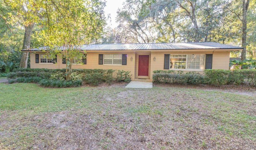 560 N LAKE PLEASANT Rd, Apopka, FL 32712 - 3 Beds, 2 Bath