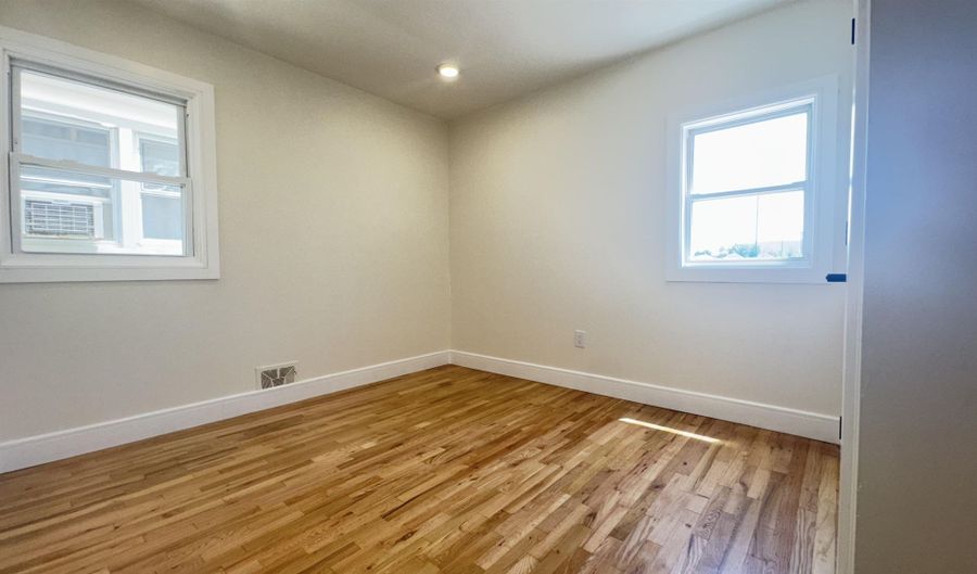40 ISABELLA Ave 1, Bayonne, NJ 07002 - 3 Beds, 1 Bath