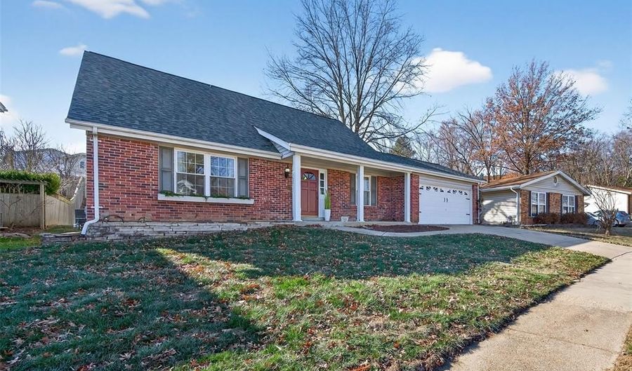 618 Running Creek Dr, Ballwin, MO 63021 - 5 Beds, 3 Bath