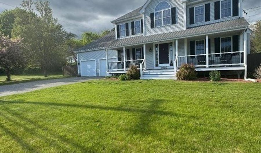 1010 Oakhill Ave, Attleboro, MA 02703 - 4 Beds, 3 Bath