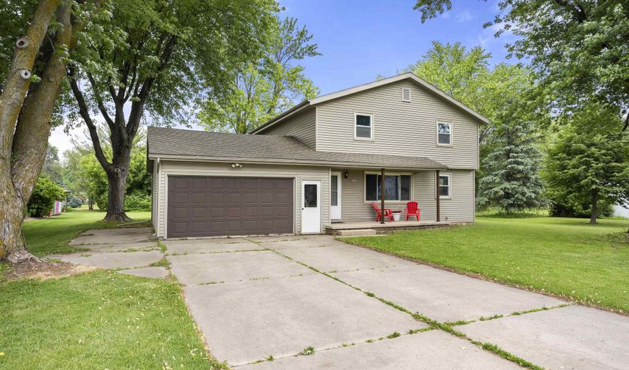 W5646 VANS Road, Appleton, WI 54915 - 5 Beds, 2 Bath