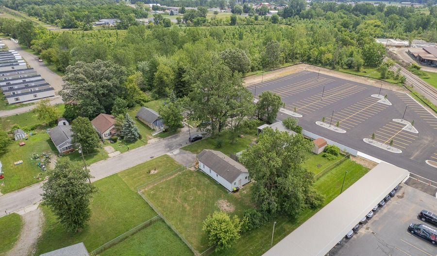 924 Oak St, Adrian, MI 49221 - 3 Beds, 1 Bath