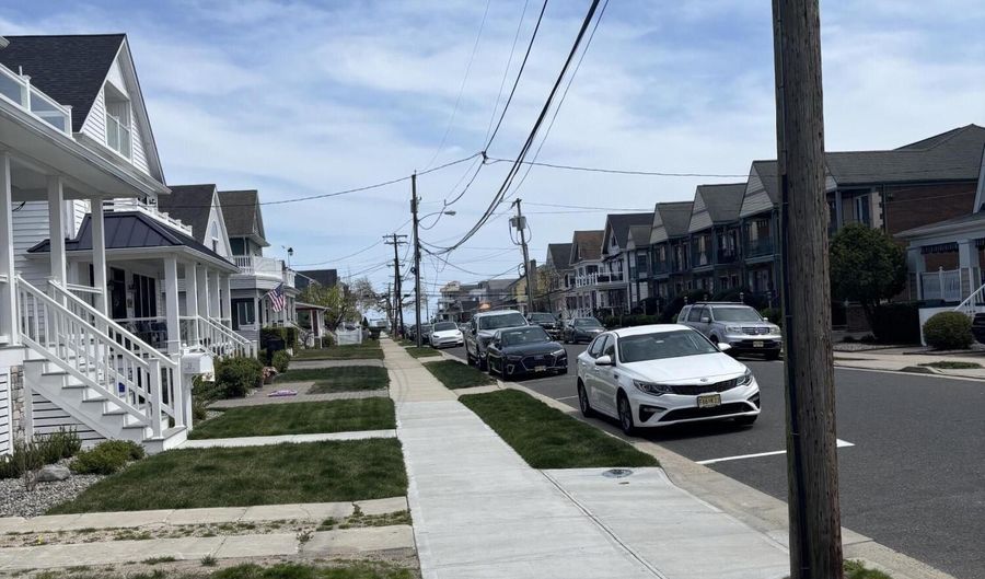 216 13th Ave, Belmar, NJ 07719 - 5 Beds, 3 Bath