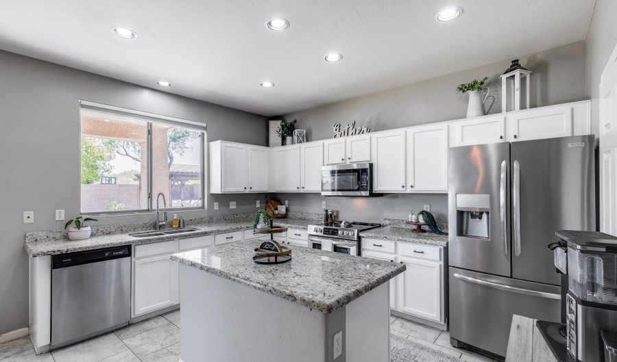 1359 E 12TH St, Casa Grande, AZ 85122 - 3 Beds, 3 Bath