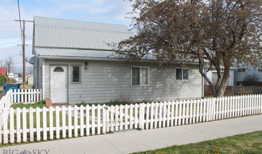 212 E 3rd Ave, Big Timber, MT 59011 - 3 Beds, 2 Bath