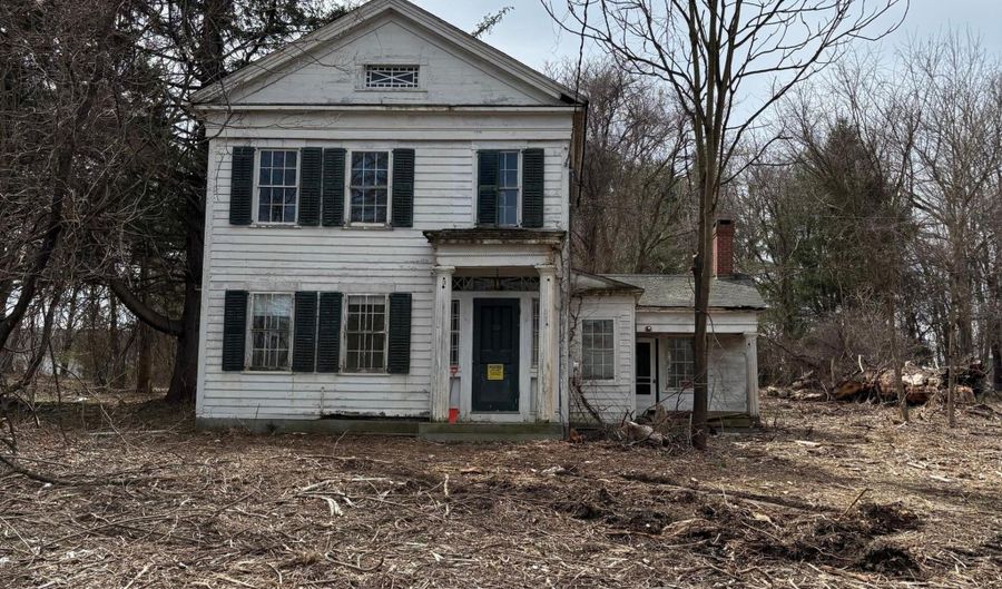 9 Winding Rd, Brookfield, CT 06804 - 3 Beds, 1 Bath