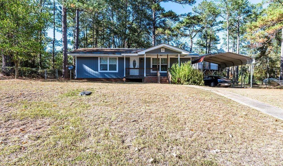 2430 BEACHVIEW Dr, Albany, GA 31705 - 3 Beds, 2 Bath