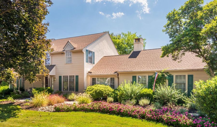 418 BEAUMONT Cir, West Chester, PA 19380 - 4 Beds, 3 Bath