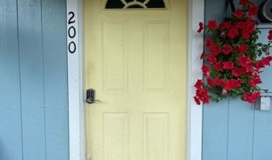 200 E 14th St, Alturas, CA 96101 - 2 Beds, 2 Bath