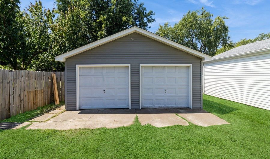 3944 53rd St, Des Moines, IA 50310 - 2 Beds, 1 Bath