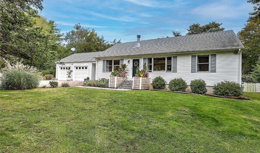 21 Browning Dr, Charlestown, RI 02813 - 2 Beds, 2 Bath