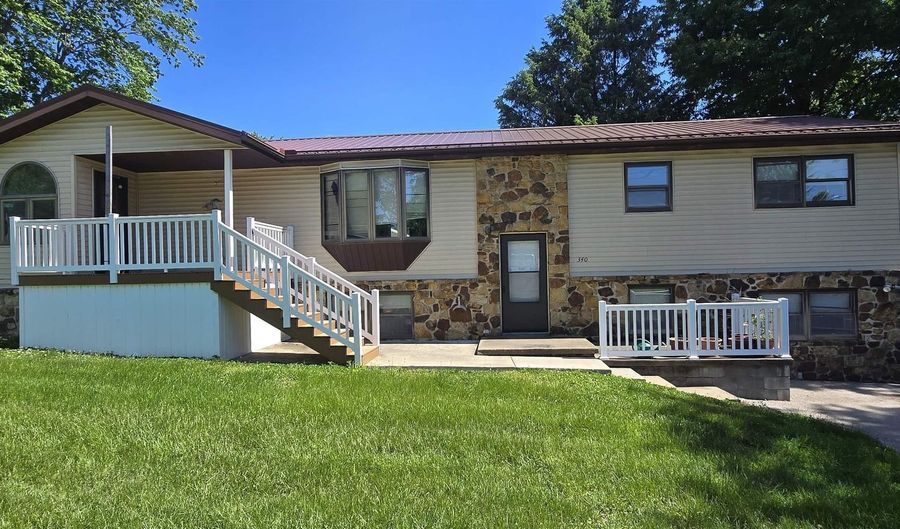 340 E Spring St, Bloomfield, IN 47424 - 4 Beds, 2 Bath