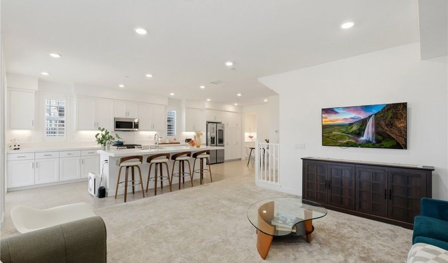 175 W La Palma Ave 6, Anaheim, CA 92801 - 2 Beds, 4 Bath