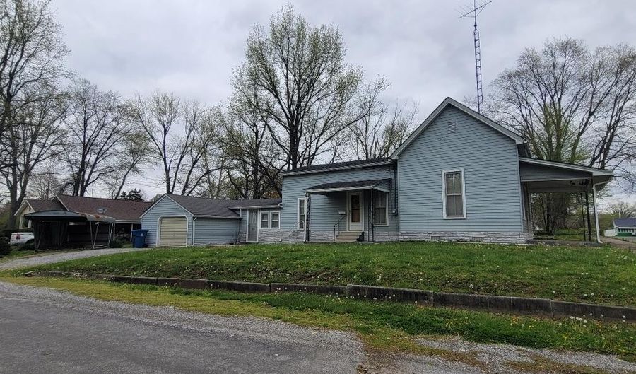 500 E ST CHARLES Ave, McLeansboro, IL 62859 - 2 Beds, 1 Bath