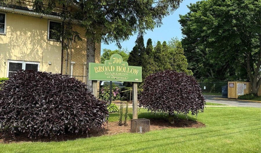 700 Broadway 5, Amityville, NY 11701 - 2 Beds, 1 Bath