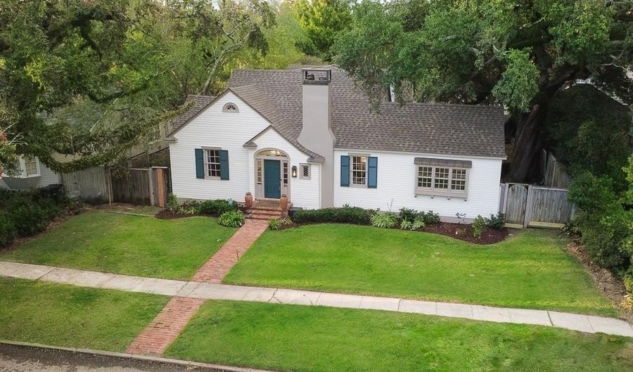 2221 Olive St, Baton Rouge, LA 70806 - 5 Beds, 4 Bath