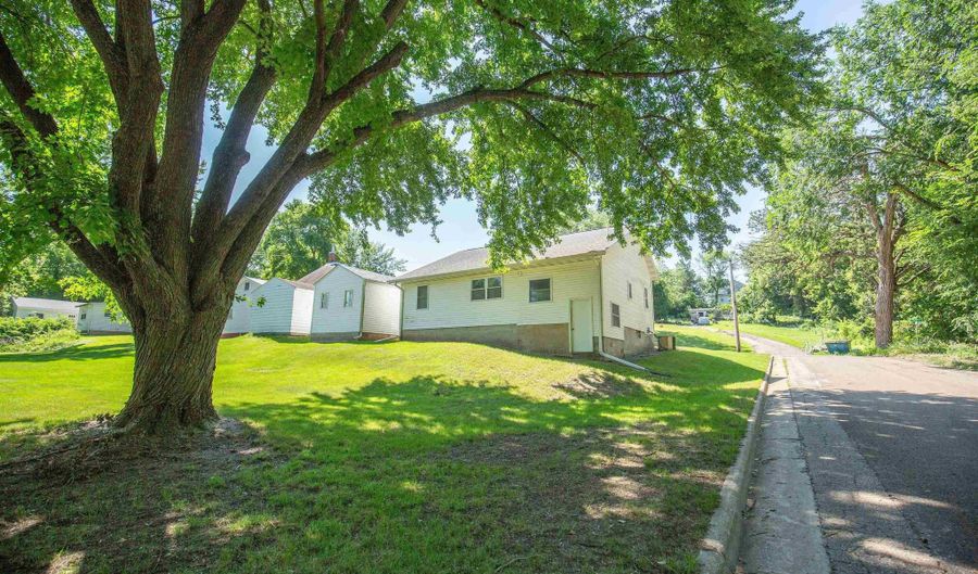 720 W State St, Algona, IA 50511 - 2 Beds, 1 Bath