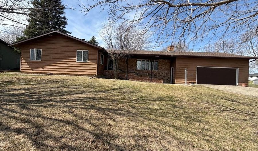 613 Pennsylvania Ave, Adrian, MN 56110 - 4 Beds, 3 Bath