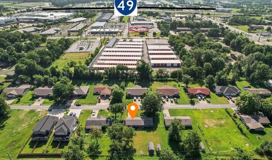 1126 Lockheed St, Bentonville, AR 72712 - 3 Beds, 2 Bath
