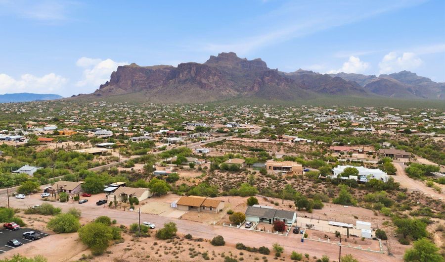 699 N ARROYA Rd, Apache Junction, AZ 85119 - 3 Beds, 2 Bath