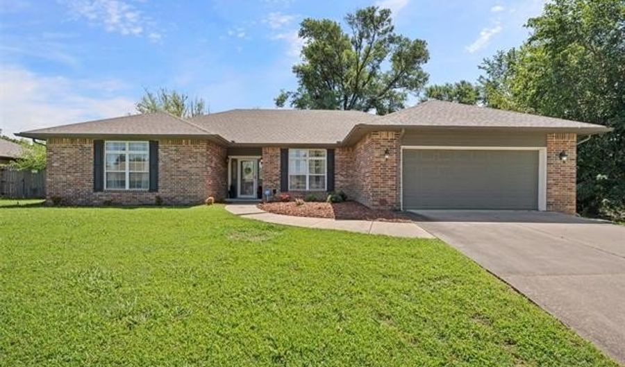 2006 Madison Pl, Bartlesville, OK 74006 - 4 Beds, 3 Bath