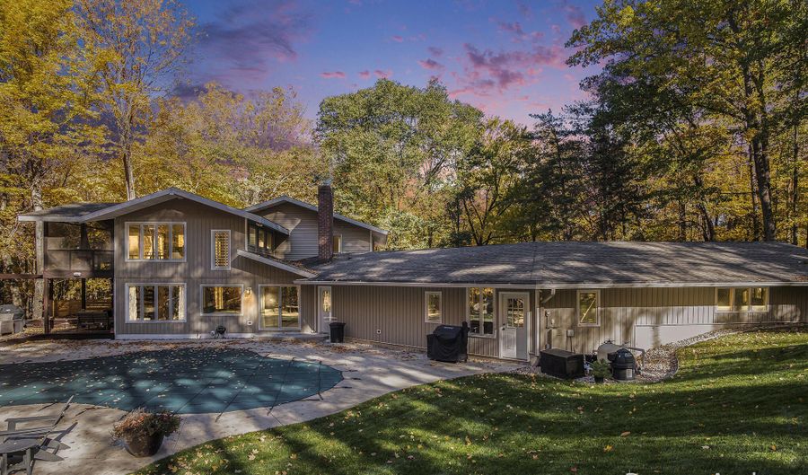 7160 River Valley Dr SE, Alto, MI 49302 - 8 Beds, 5 Bath